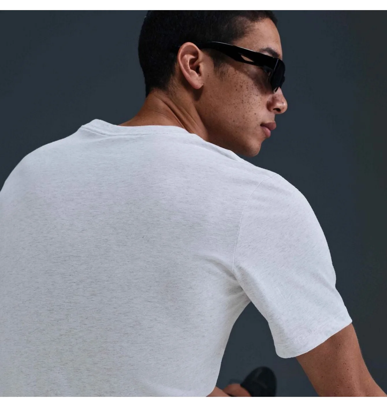 Футболка чоловіча Nike Sportswear Club T-Shirt White AR4997-051