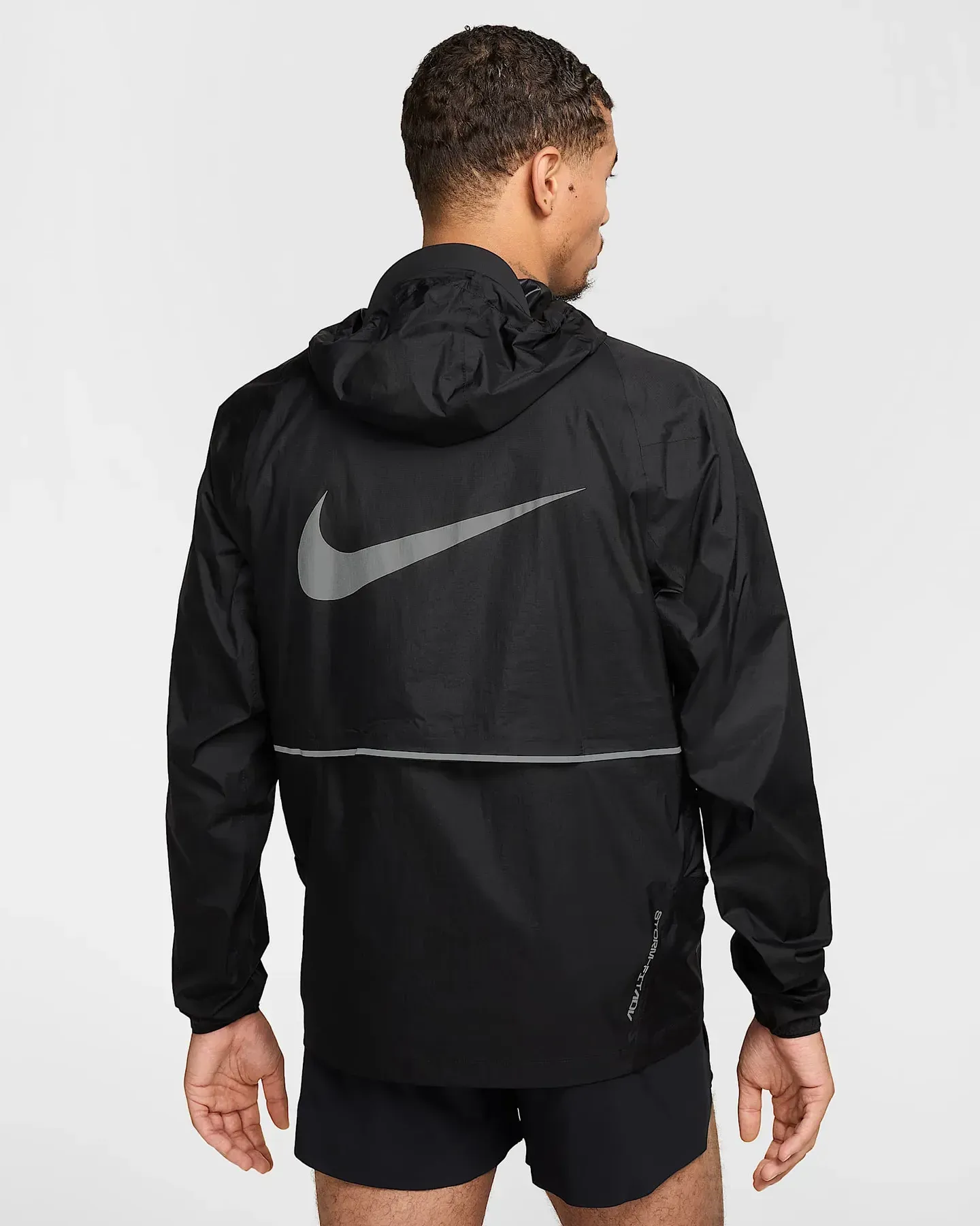 Вітровка чоловіча Nike Running Division Storm-Fit Adv (FZ0622-010)