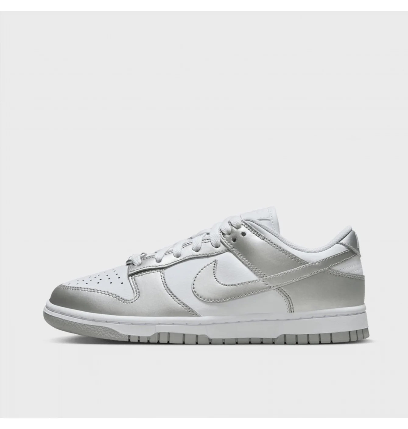 Кросівки жіночі Nike Dunk Low Metallic/White FV1311-100