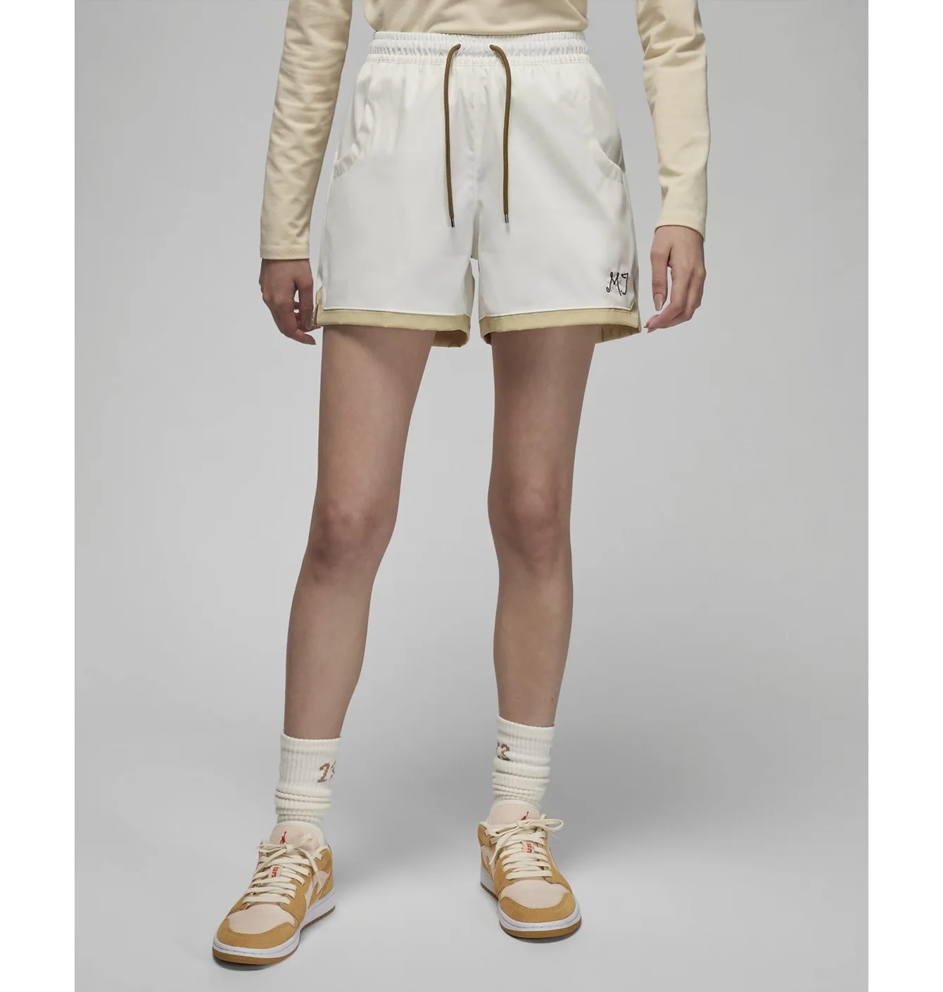 Шорти жіночі Air Jordan Woven Shorts Beige DZ3343-133