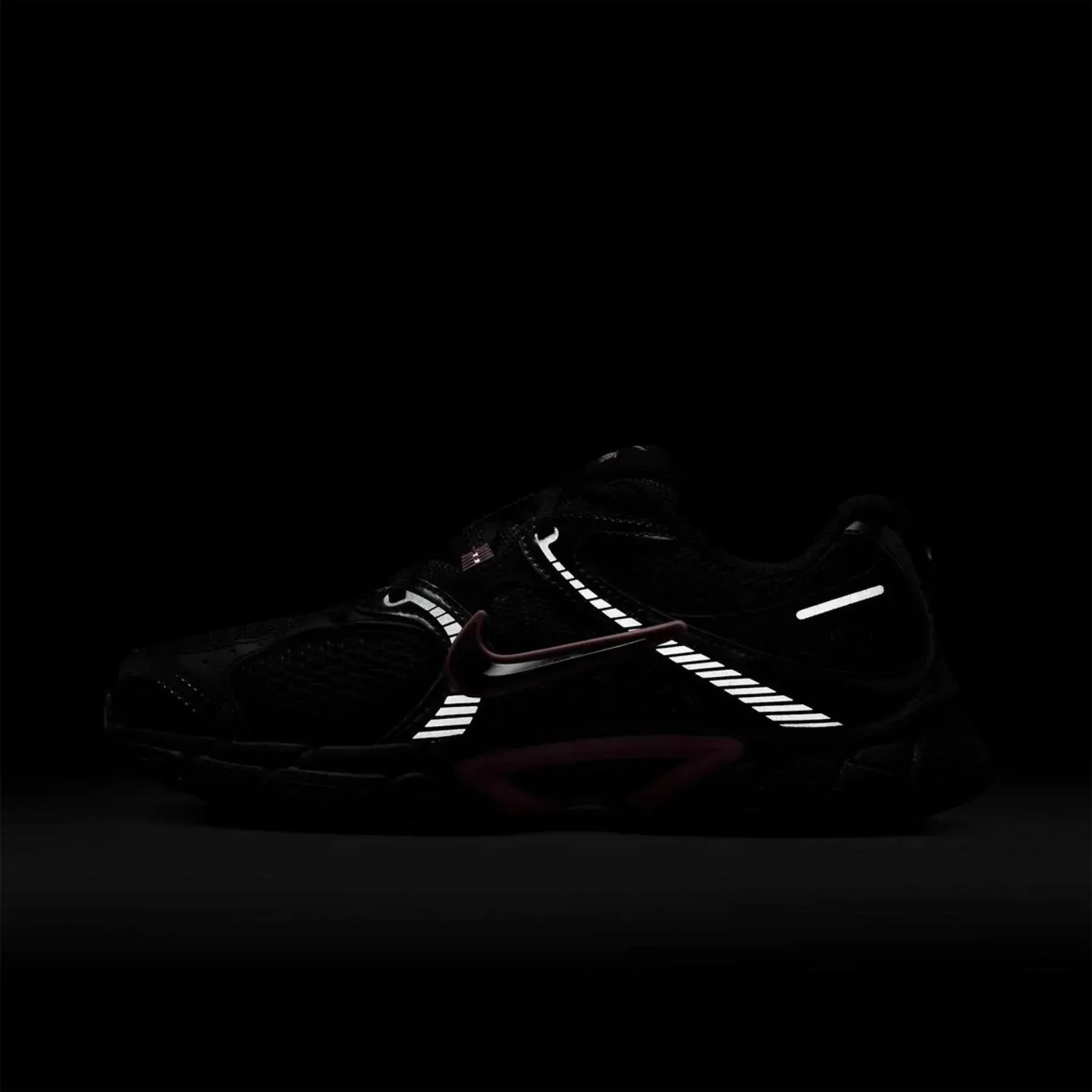 Кросівки жіночі Nike W V5 Rnr (HQ7901-002)
