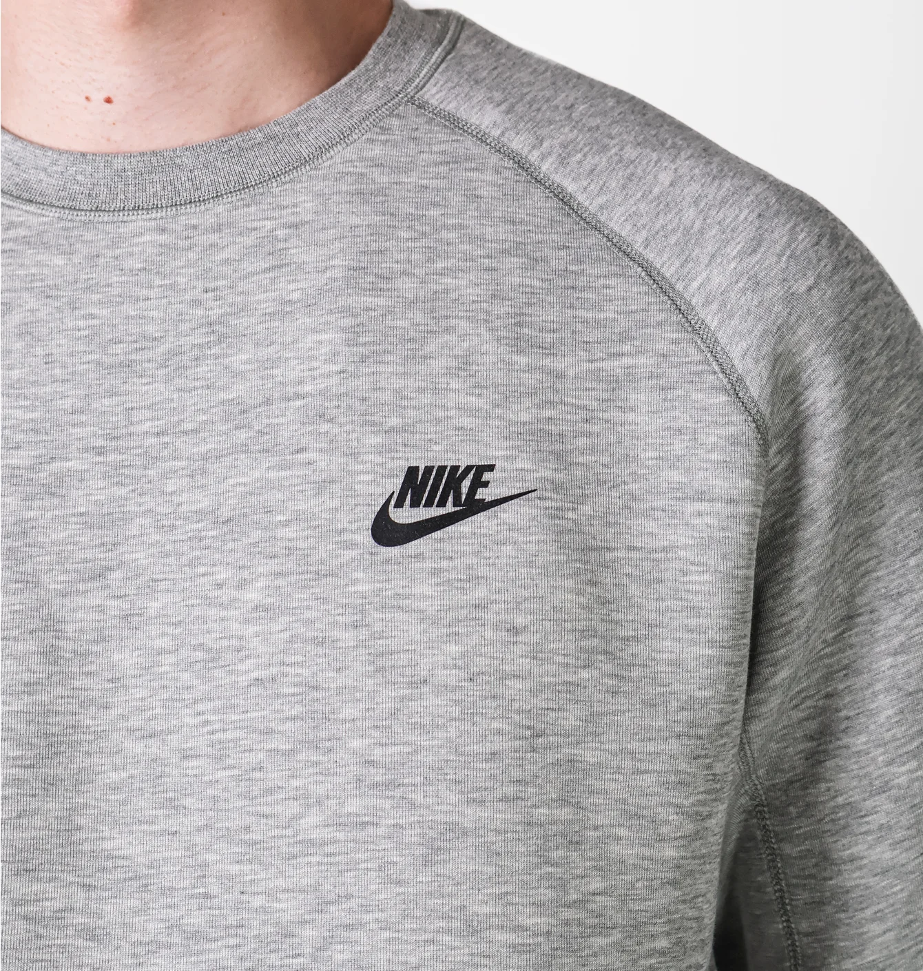 Світшот чоловічий Nike Sportswear Tech Fleece Crewneck White FB7916-063
