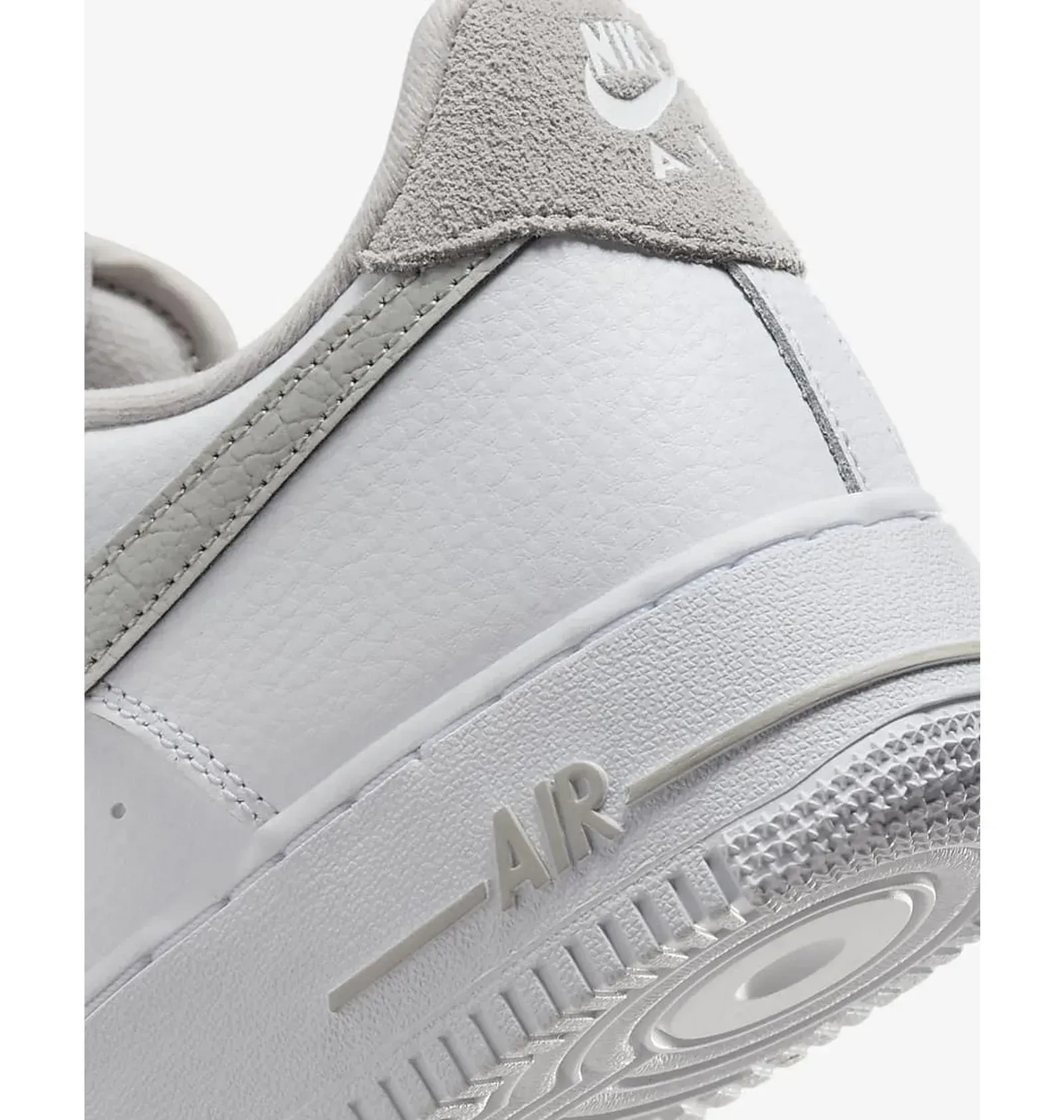 Кросівки чоловічі Nike Air Force 1 07 (FV0388-100)
