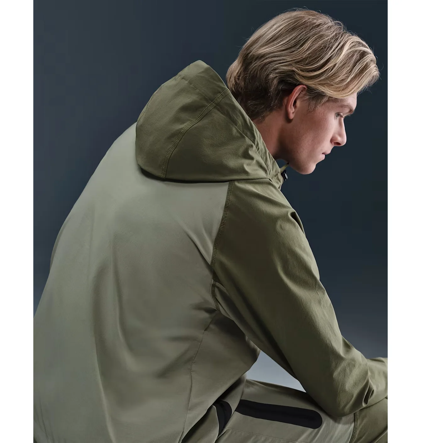 Вітровка чоловіча Nike Tech Woven Olive HM7151-321