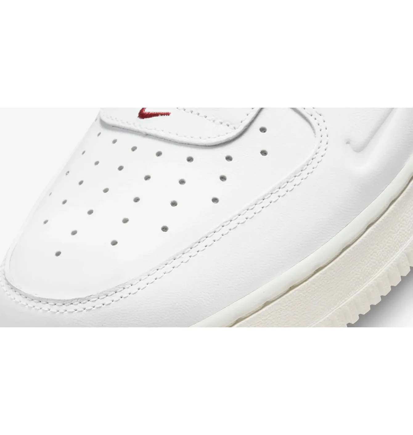 Кросівки чоловічі Nike Air Force 1 White DQ7664-100