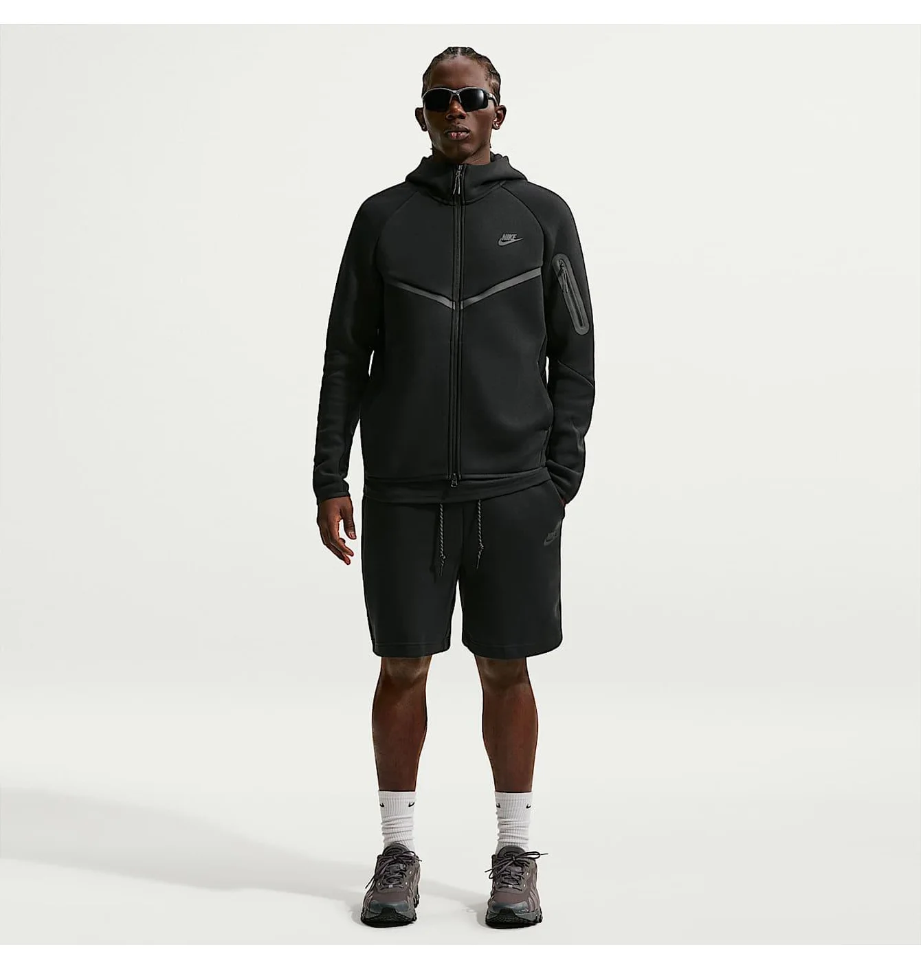 Шорти чоловічі Nike Sportswear Tech Black IM0693-010