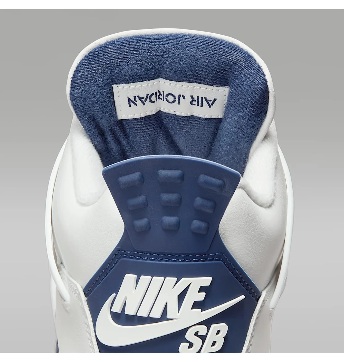 Кросівки чоловічі Air Jordan 4 Retro Sb White DR5415-100